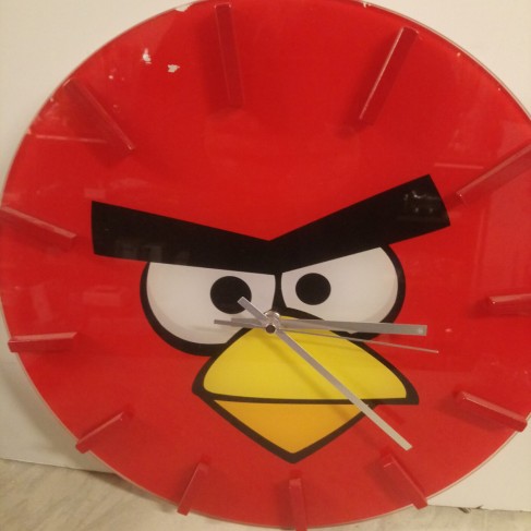Angry birds -seinäkello